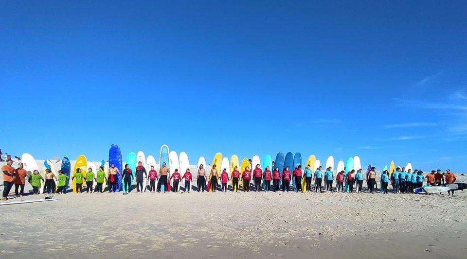شقة Furadouro Surf Camp أوفار المظهر الخارجي الصورة